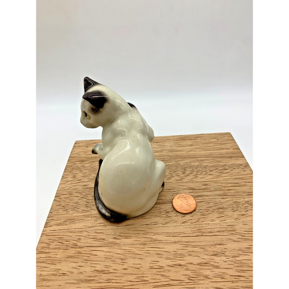 Vintage midcentury Siamese boxing cat porcelain approx 3.5"x3"x2.5" GVC no chips - Picture 4 of 6